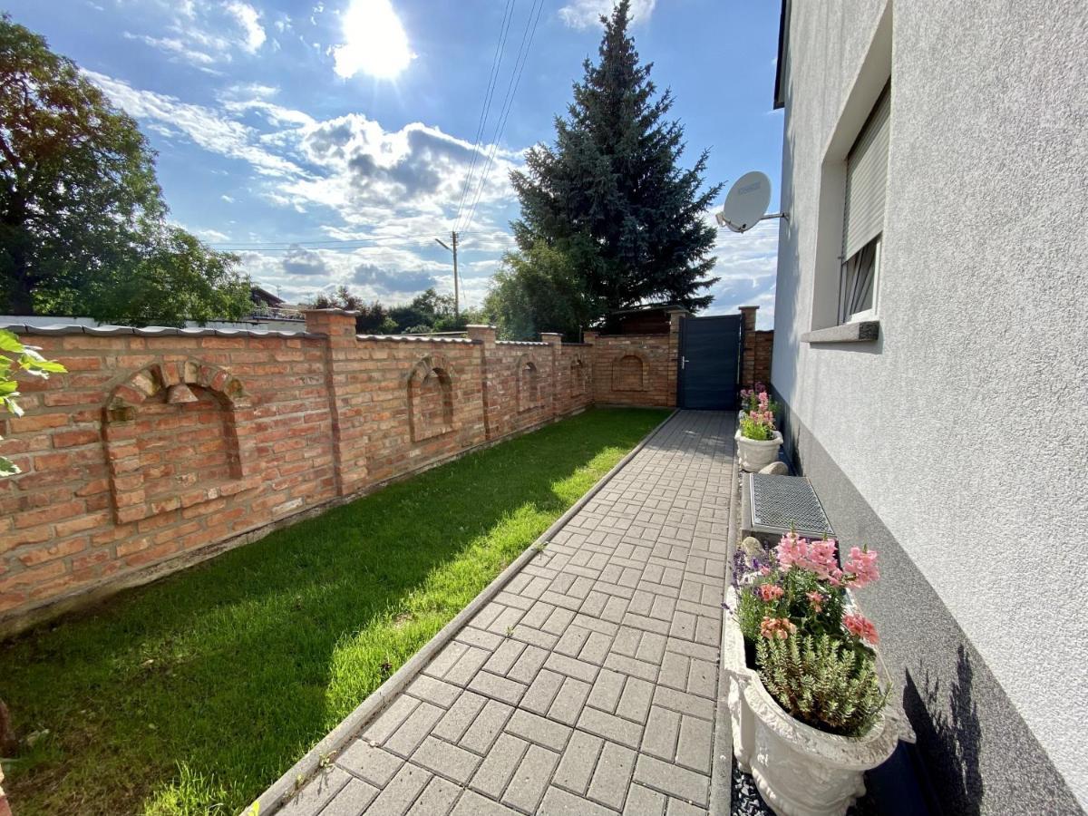 Haus Im Gruenen Villa Борнхайм Екстериор снимка